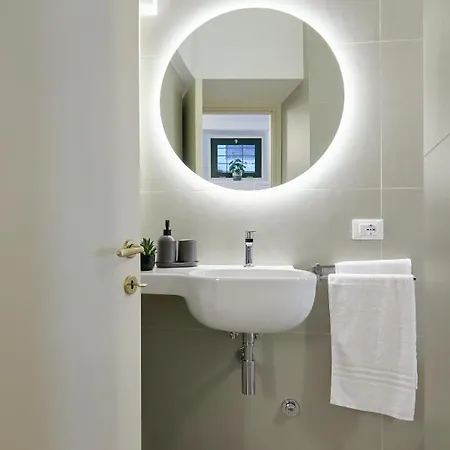 Cameranoapartments - L'angolo Della Piazza Apartment *